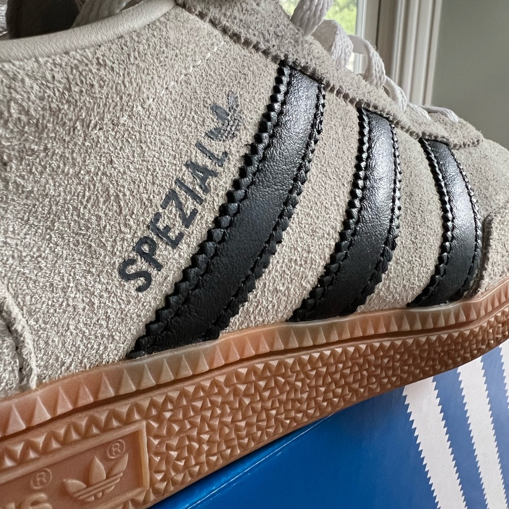 Adidas Spezial Unisex - Cream and Black. Mens size 9.5 or women’s size 10.5 - Picture 6 of 7